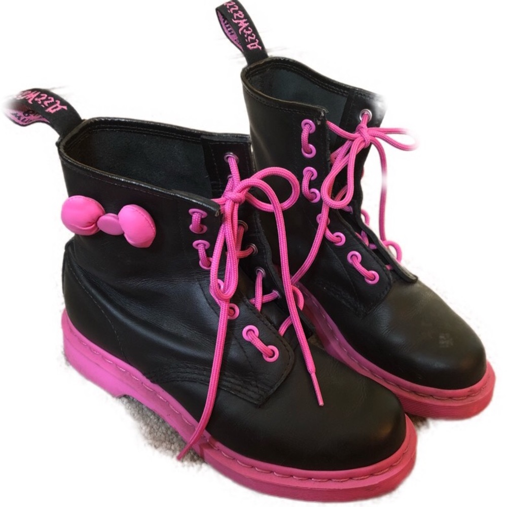 HELLO KITTY  LIMITED EDITIONDoc Martens